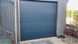 blauwe garagedeur vierkant